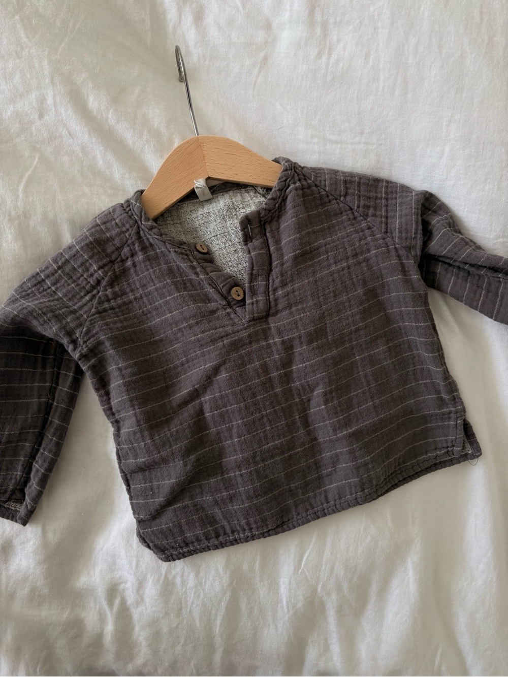 Quincy Mae Long-Sleeve Henley Top in Charcoal